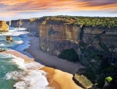 开云体育中国-孔德一剑封喉！马竞友谊赛险胜加拿大，铁血防线铸就制胜奇兵