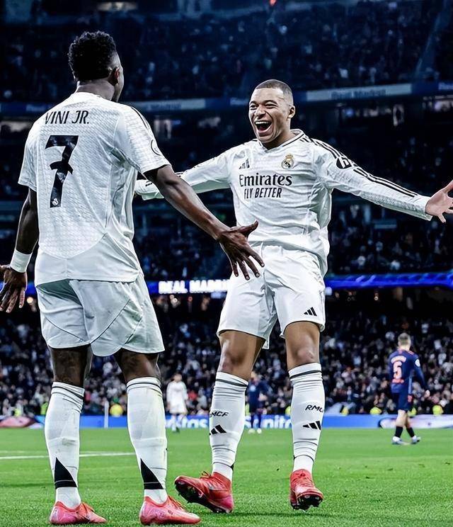 开云体育在线-皇马主场大胜，重返联赛榜首！