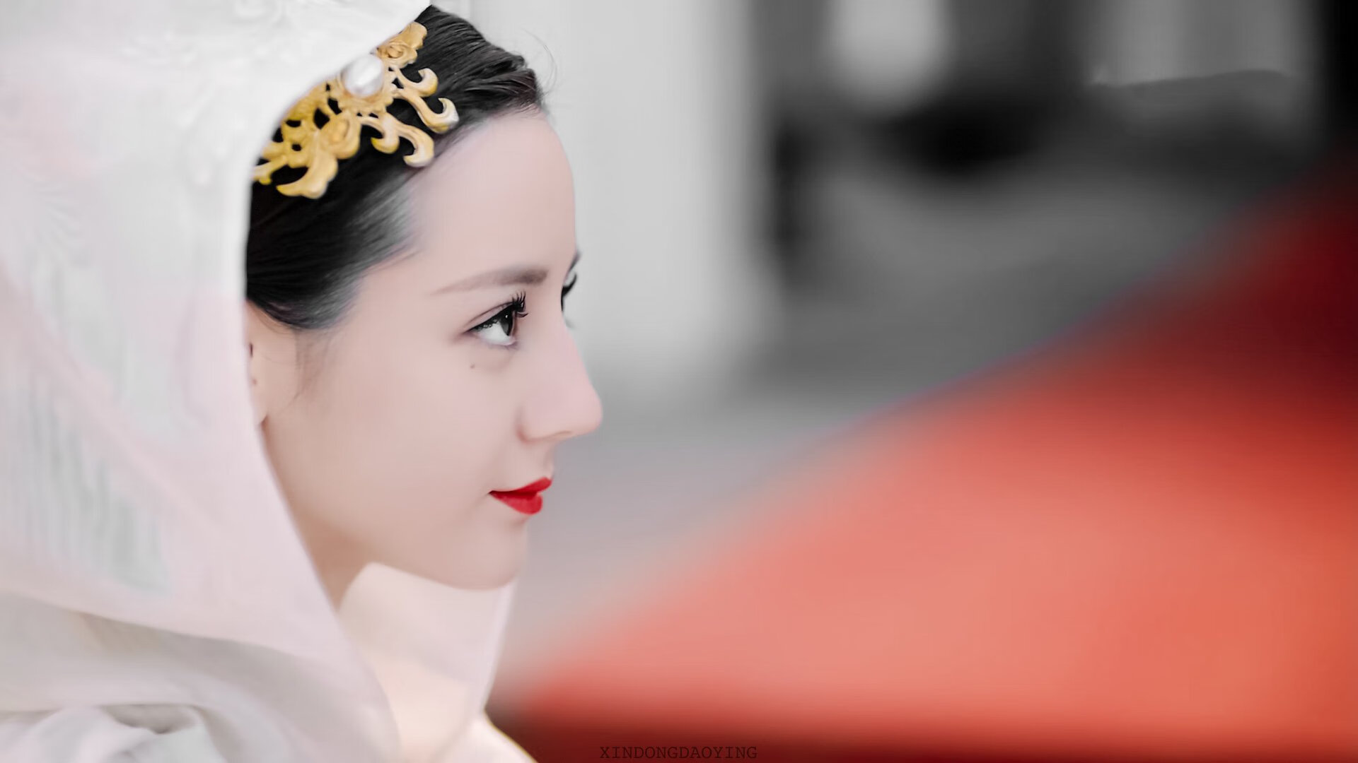 开云体育下载-恩比德悲壮倒下令全场死寂，班凯罗一记三分让黄蜂化身第四节恶魔！