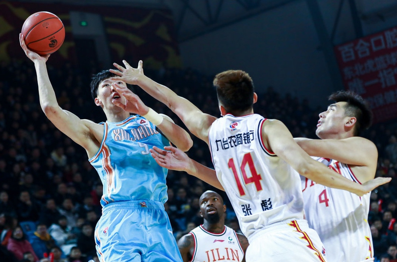 开云体育官网-骑士节奏掌控新疆队，布克让比赛提前失去悬念