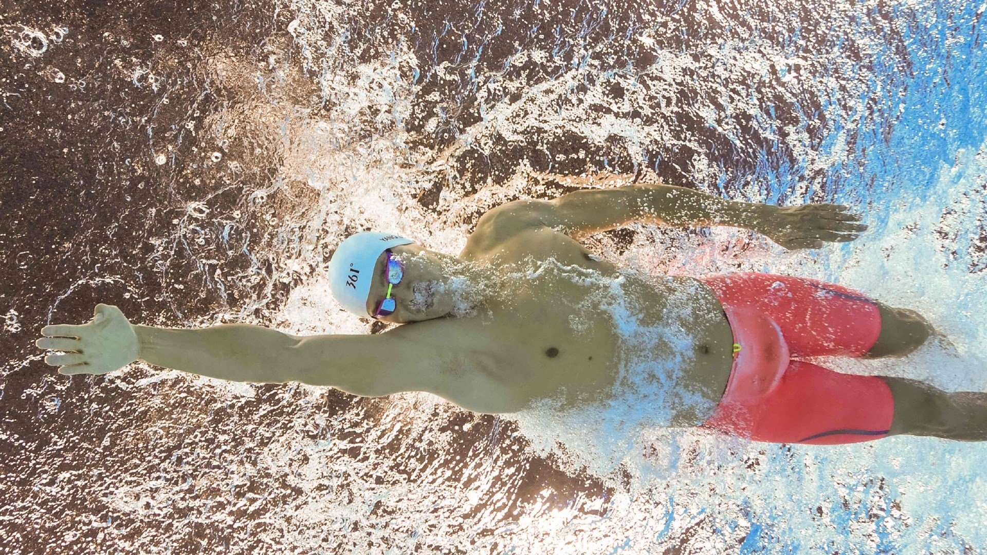 开云体育在线-十四分钟的光影交响，当足球的史诗照亮篮球的黎明